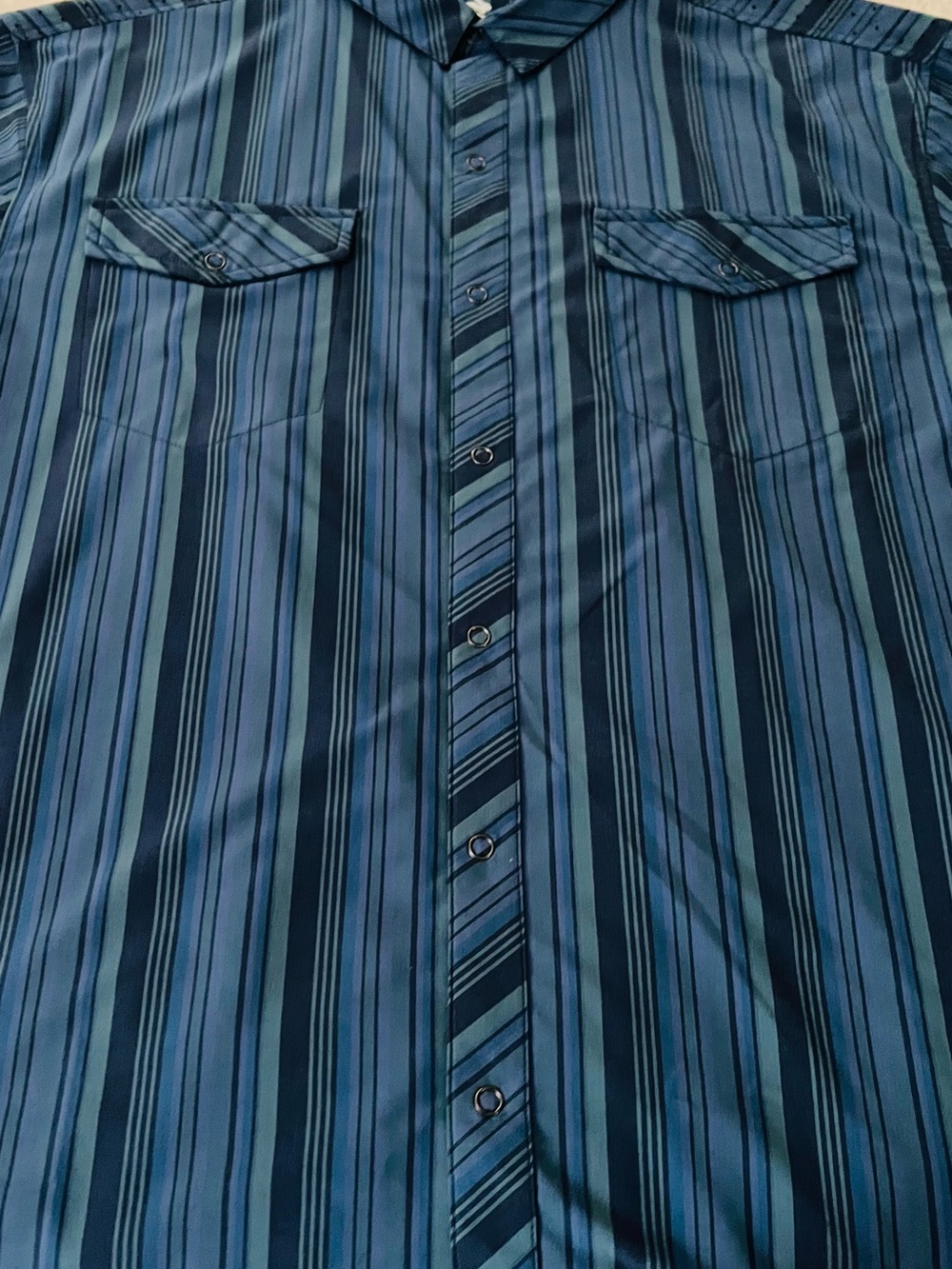 Rabbit Striped Blue-Green Shirt (XL) very popular brand.